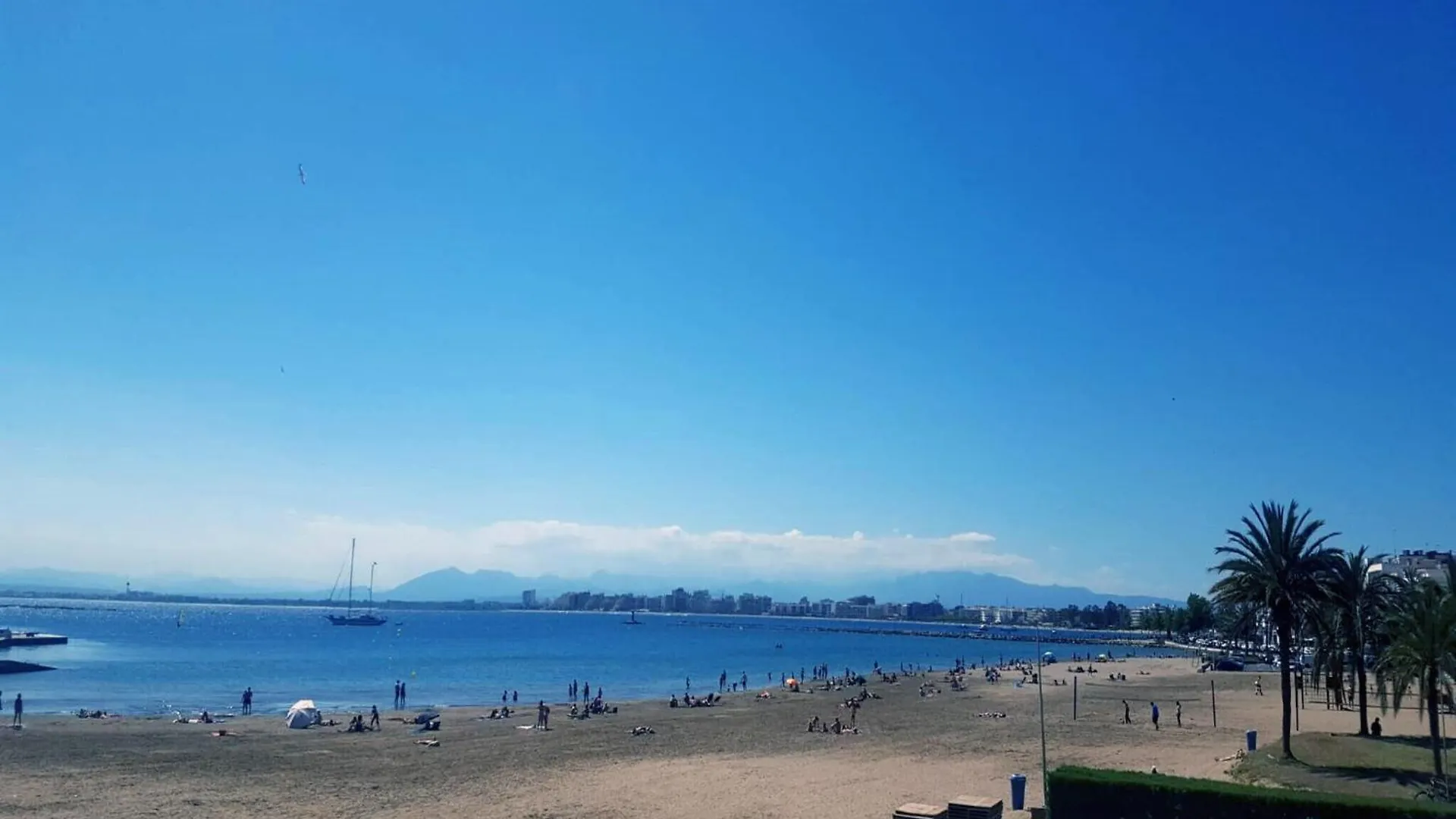 Apartment In Roses, 50 M From Beach España